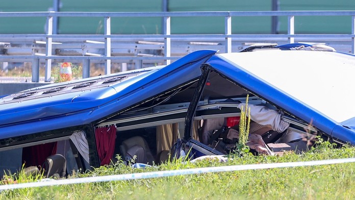 FOTO a VIDEO: V Chorvátsku havaroval autobus s poľskými pútnikmi smerujúcimi do Medžugoria, najmenej 12 mŕtvych!