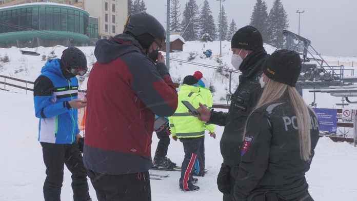 Kontrola lyžiarov v Jasnej.