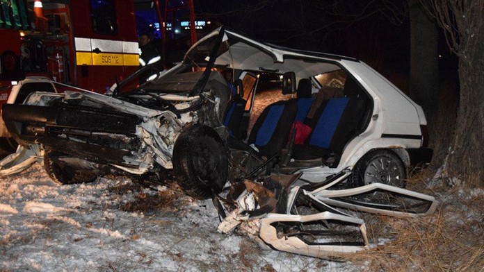 Zdemolovaný Favorit po nehode medzi Trnavou a Bučanmi.