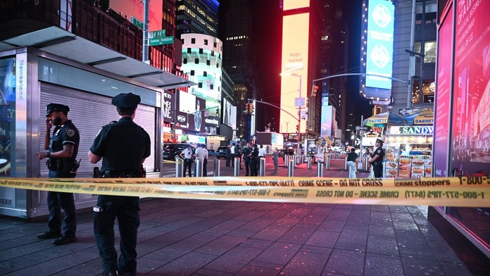 Na Times Square sa strieľalo, traja ľudia sú zranení. Polícia zadržala tínedžera