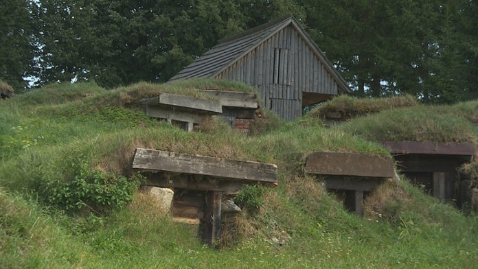 Predseda parlamentu a SNS Andrej Danko, v pozadí premiér Peter Pellegrini.