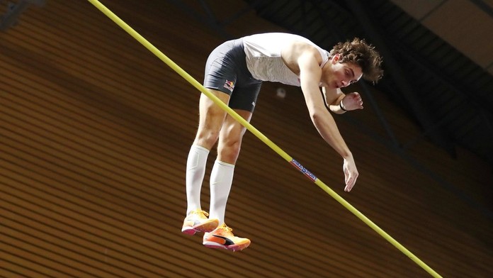 VIDEO: Švéd Duplantis vylepšil svetový rekord v skoku o žrdi. Prekonal samého seba