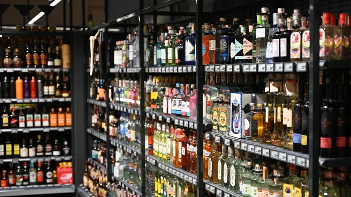 Nakupuje v ňom mnoho Slovákov. Veľký reťazec dostal pokutu za opakovaný predaj alkoholu neplnoletým