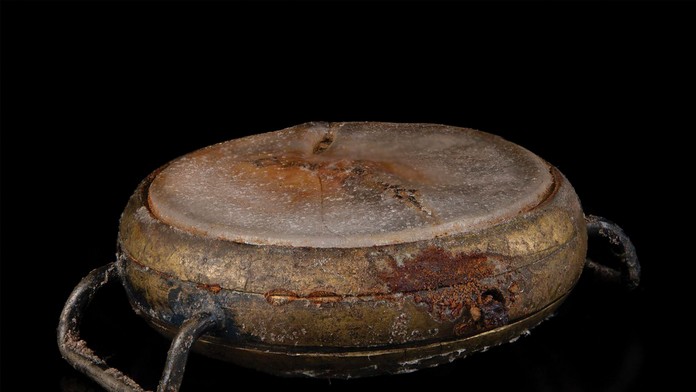 Našli ich v ruinách Hirošimy. Vydražili hodinky roztavené pri výbuchu atómovej bomby