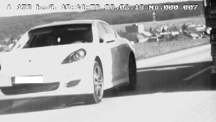 Ďalší cestný pirát.