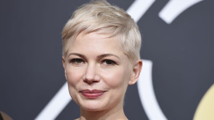 Michelle Williams ukázala diamantový prsteň