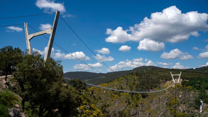 Najdlhší visutý most pre peších na svete je v Portugalsku