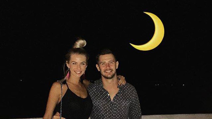 Tomáš Tatar s priateľkou na dovolenke.