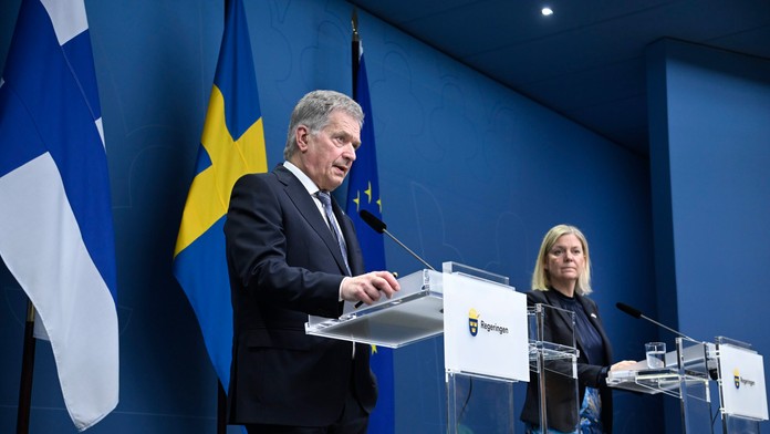 Fínsko a Švédsko podajú v stredu žiadosť o členstvo v NATO