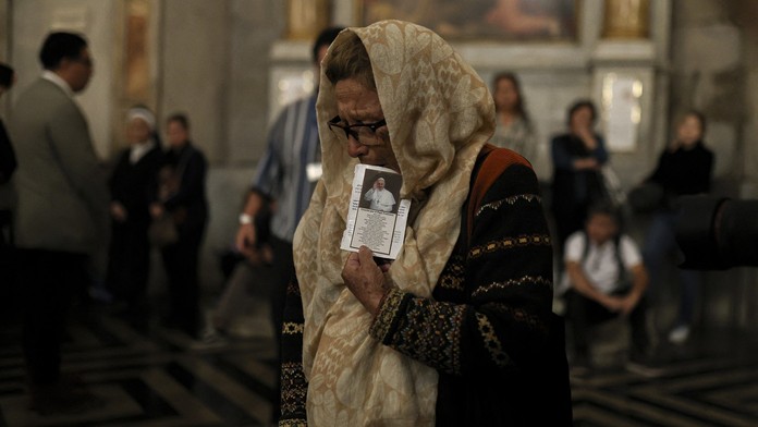 Skončila sa verejná rozlúčka s pápežom Františkom. Vzdať mu úctu prišlo až štvrť milióna ľudí