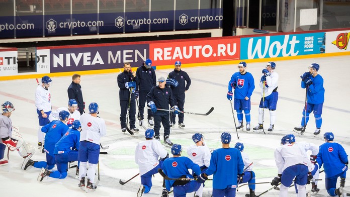 Reprezentácia počas tréningu pred úvodným zápasom MS 2021 proti Bielorusku.