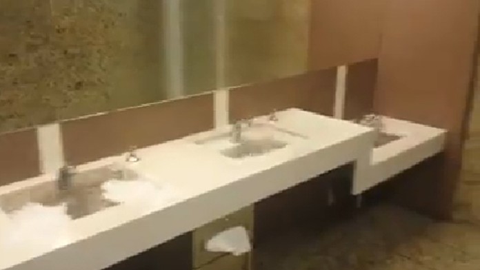 Aupark - umývadlá.