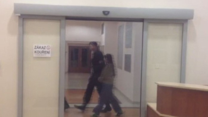 Psychicky chorá útočníčka zo Žďáru je vo väzbe. 