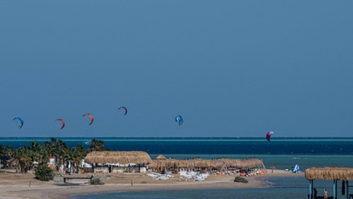 Obľúbená dovolenková destinácia Slovákov zaviedla pre útoky žralokov prísnejšie opatrenia. Na čo si dať pozor?