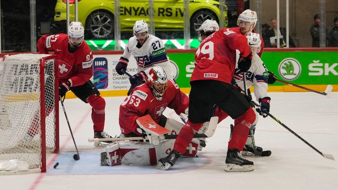 Švajčiari prvýkrát na turnaji prehrali v najdôležitejšom zápase. USA v semifinále vyzvú Fínov