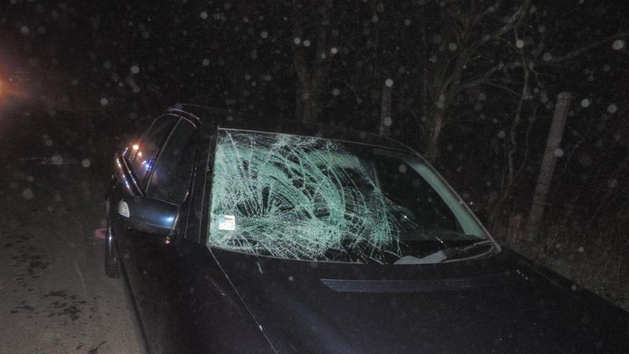 Auto zabilo mladú ženu.