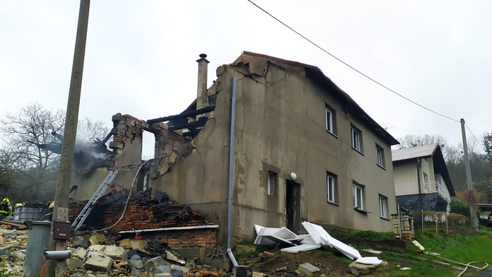 Výbuch rodinného domu v Česku zabil ženu a tri deti. Polícia prípad vyšetruje ako vraždu