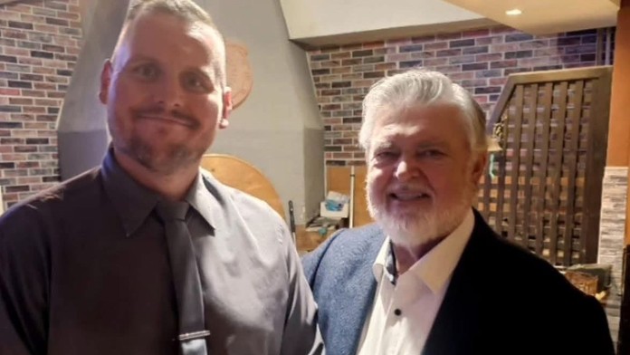 Keď zistil, o koho ide, bol nepríjemne zaskočený. Peter Dvorský reaguje na fotku s extrémistom Bombicom