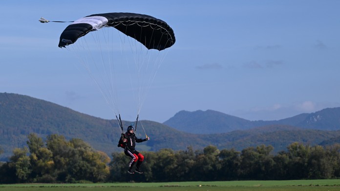 Parašutista (ilustračné foto)