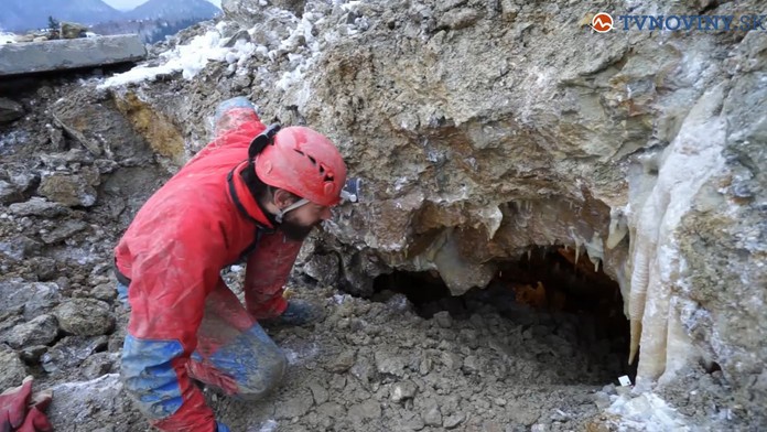Neďaleko západného portálu budúceho tunela Čebrať objavili unikátnu jaskyňu.