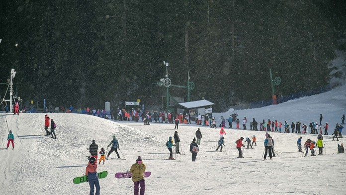 Brankár Martin Dúbravka (vľavo) z Newcastle United a David Silva z Manchestru City.