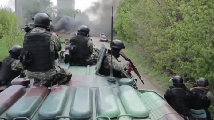 Na summite NATO sa dohodli, dokedy potrvá operácia v Afganistane