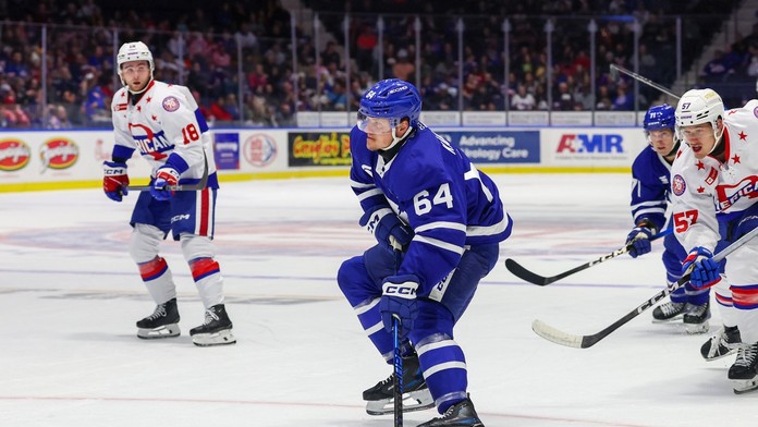 Český útočník stratil miesto v NHL, no hrať na „farme“ nechce. Reakcia Toronta prišla rýchlo