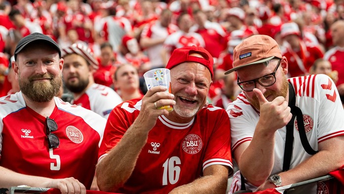 Dáni pátrajú po vlastných fanúšikoch. Mastnú pokutu za nich totiž musí platiť zväz