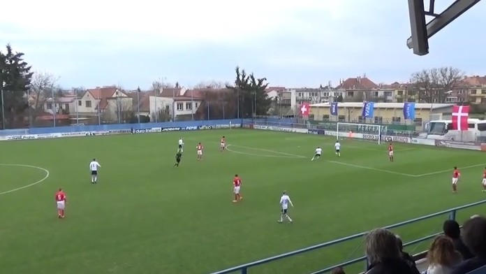 Dáni strieľajú víťazný a postupový gól.jpg