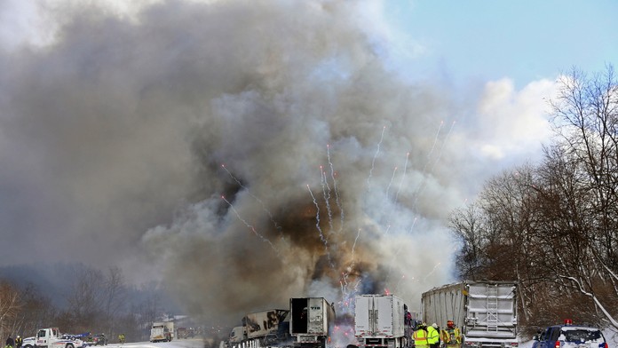 Pri hromadnej nehode v Michigane vybuchovala dodávka plná ohňostrojov.
