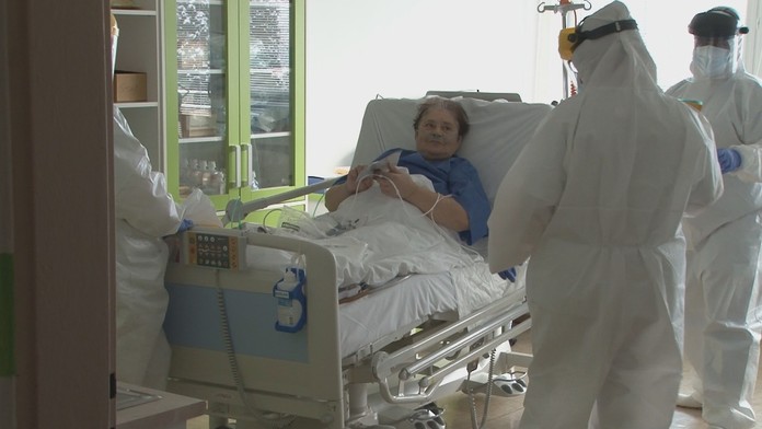 Dôchodkyňa ušla hrobárovi z lopaty.