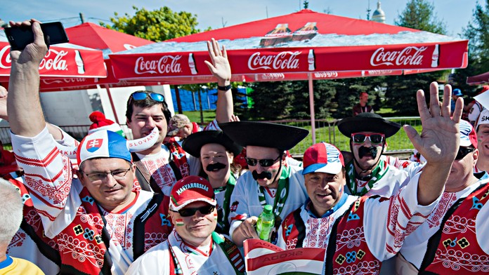 Pozitívne naladení slovenskí priaznivci v Petrohrade.