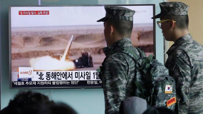 Severná Kórea sa dnes ráno pokúsila zo svojho východného pobrežia odpáliť balistickú raketu stredného doletu.