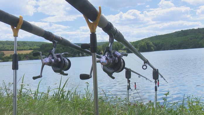 Rybár vylovil z priehrady v Bátovciach nečakaný úlovok. 