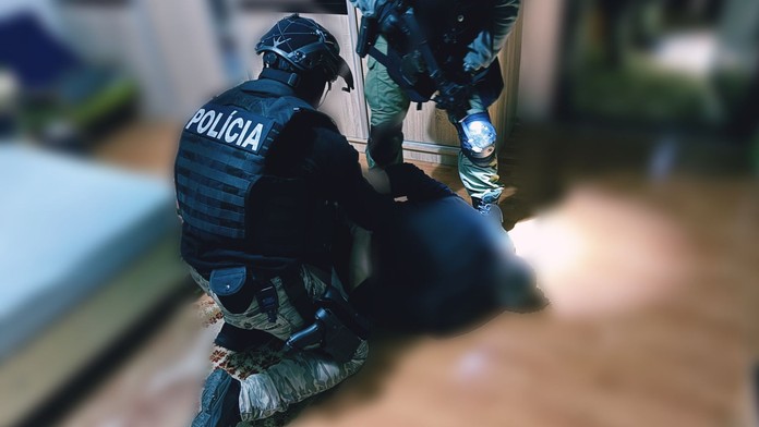 Muža spacifikovali kukláči.