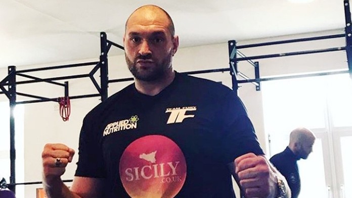 Tyson Fury v posilňovni.
