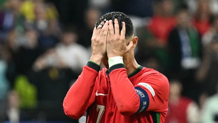 VIDEO: Cristiano Ronaldo nedal penaltu a rozplakal sa. Sebecké a trápne, okomentoval to bývalý futbalista Liverpoolu