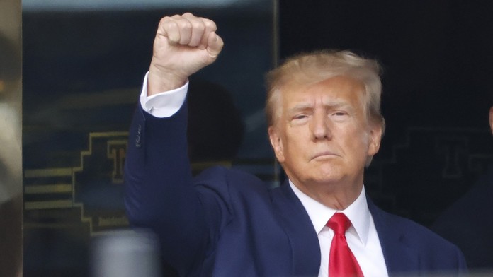 Donald Trump čelí obvineniam z 37 trestných činov