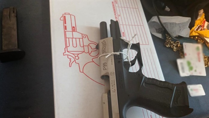 Pištoľ, z ktorej sa strieľalo v Petržalke.