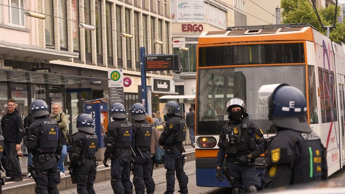 Ďalšia krvavá dráma v centre Mannheimu: Obeťou útoku nožom sa stal politik z krajne pravicovej strany AfD