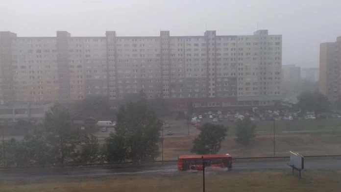Situácia na D2 zo Stupavy počas búrky.