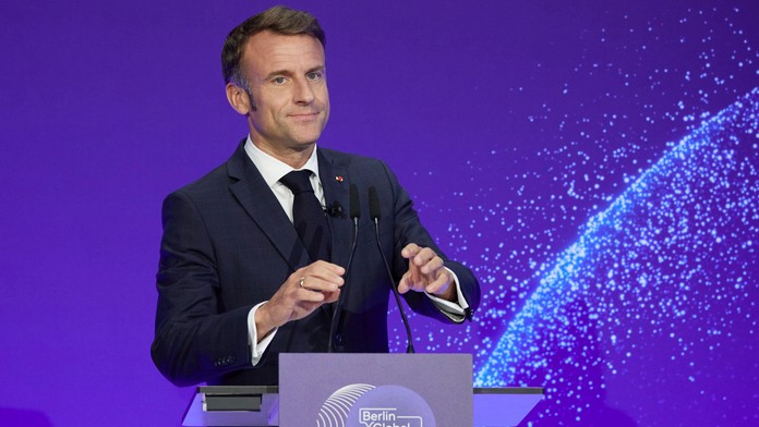 Macron skritizoval fungovanie EÚ: Ak sa do troch rokov nespamätáme, je koniec