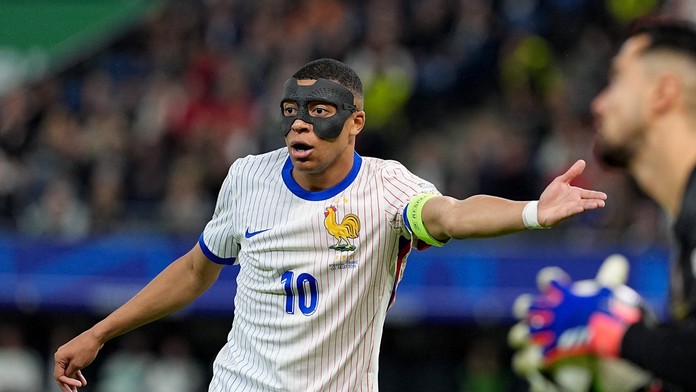 Francúzi nedali ani jeden gól z hry, no sú v semifinále. Mbappého limituje maska, Španielom chýba trio zo základu