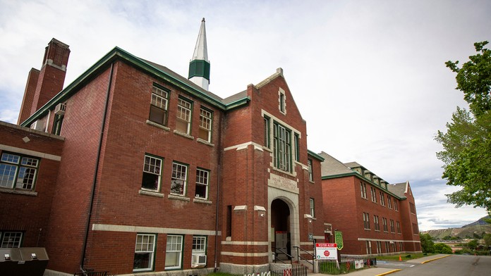 Na snímke zľava brankár Július Hudáček (Slovensko), Marek Ďaloga (Slovensko) a Šimon Nemec (Slovensko), na ľade leží Kristián Po