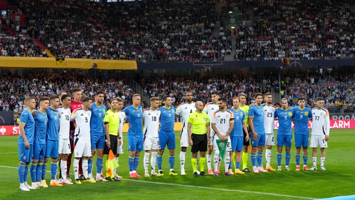 Na snímke hráči Nemecka a Ukrajiny.