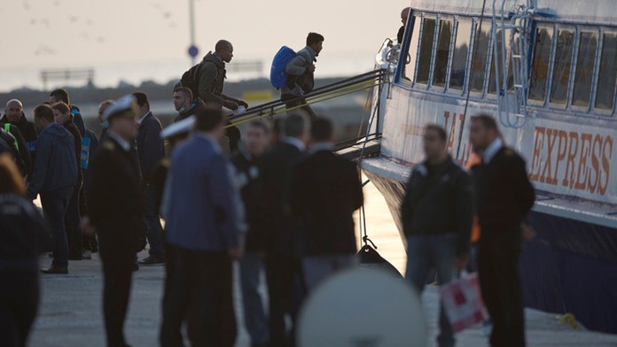 Necelé tri týždne po uzavretí dohody medzi Európskou úniou a Tureckom dnes vrátia prvých migrantov z Grécka do Turecka.