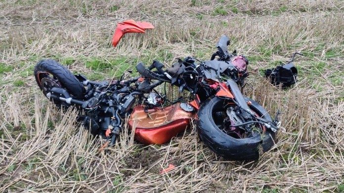 Zrážku s autom neprežil 36-ročný motocyklista.