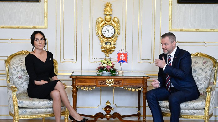 Na snímke prezident Peter Pellegrini a ministerka zdravotníctva Zuzana Dolinková (Hlas-SD) počas prijatia v Prezidentskom paláci.