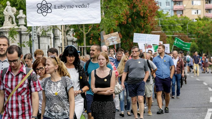 Pochod vedcov, ktorý zorganizovala iniciatíva Veda chce žiť.