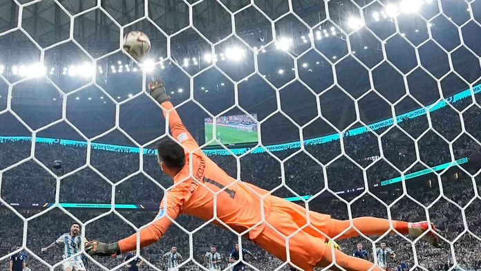 Mnohí futbaloví experti kritizujú nariadenie prísnej argentínskej penalty v semifinále